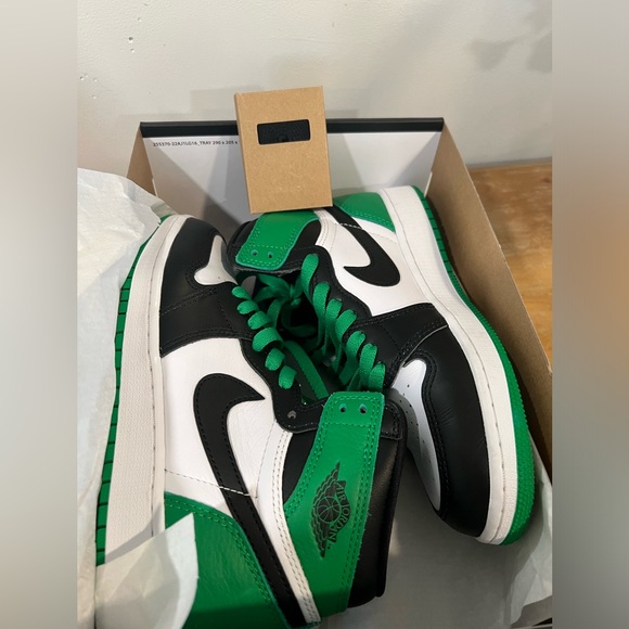 Air Jordan 1 Retro High OG Lucky Green - Picture 2 of 6